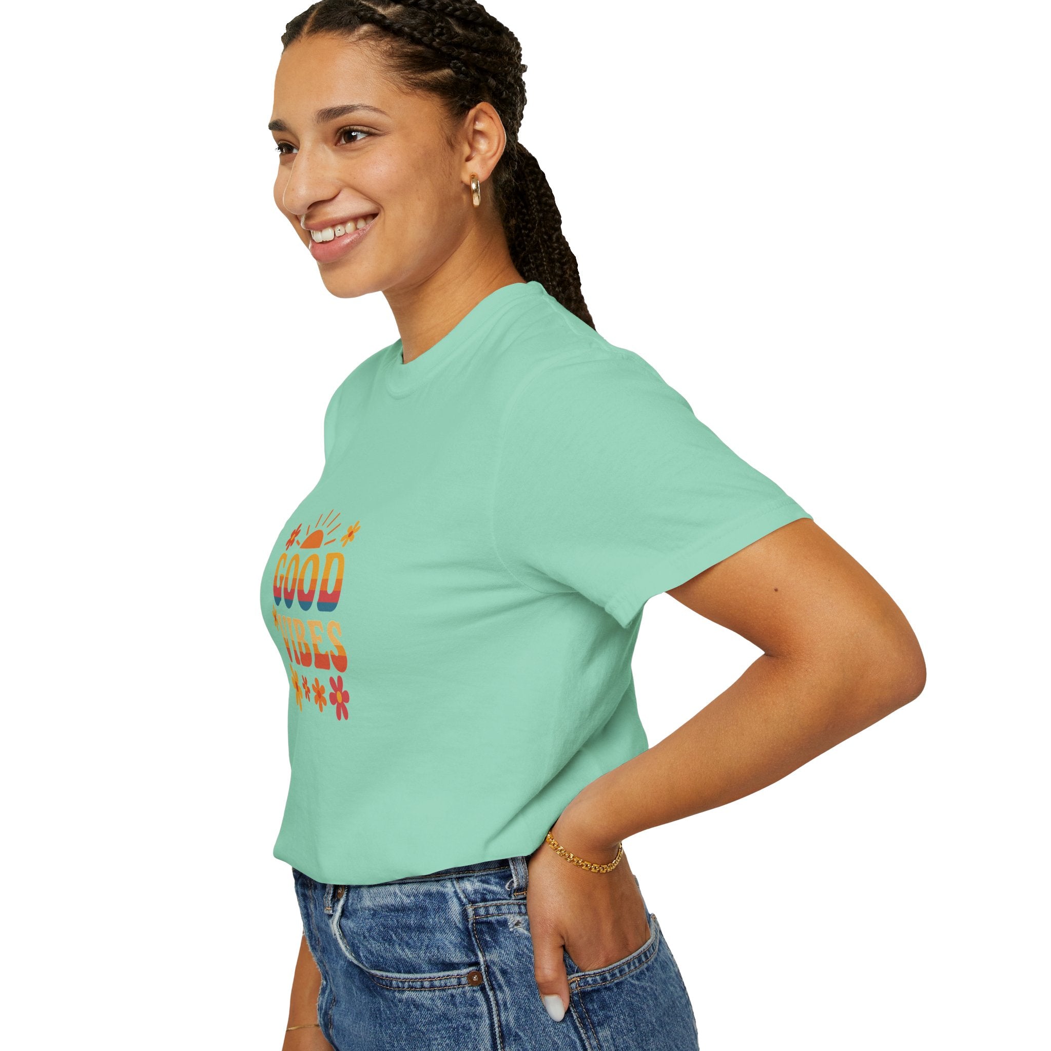 Good Vibes basic tee